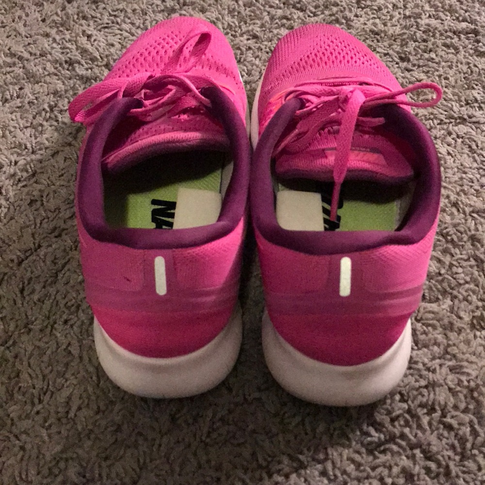 Pink nikes - Picture 3 of 4